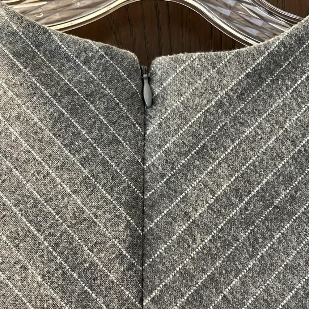 Banana Republic Basic Gray With White Stripped Dr… - image 8